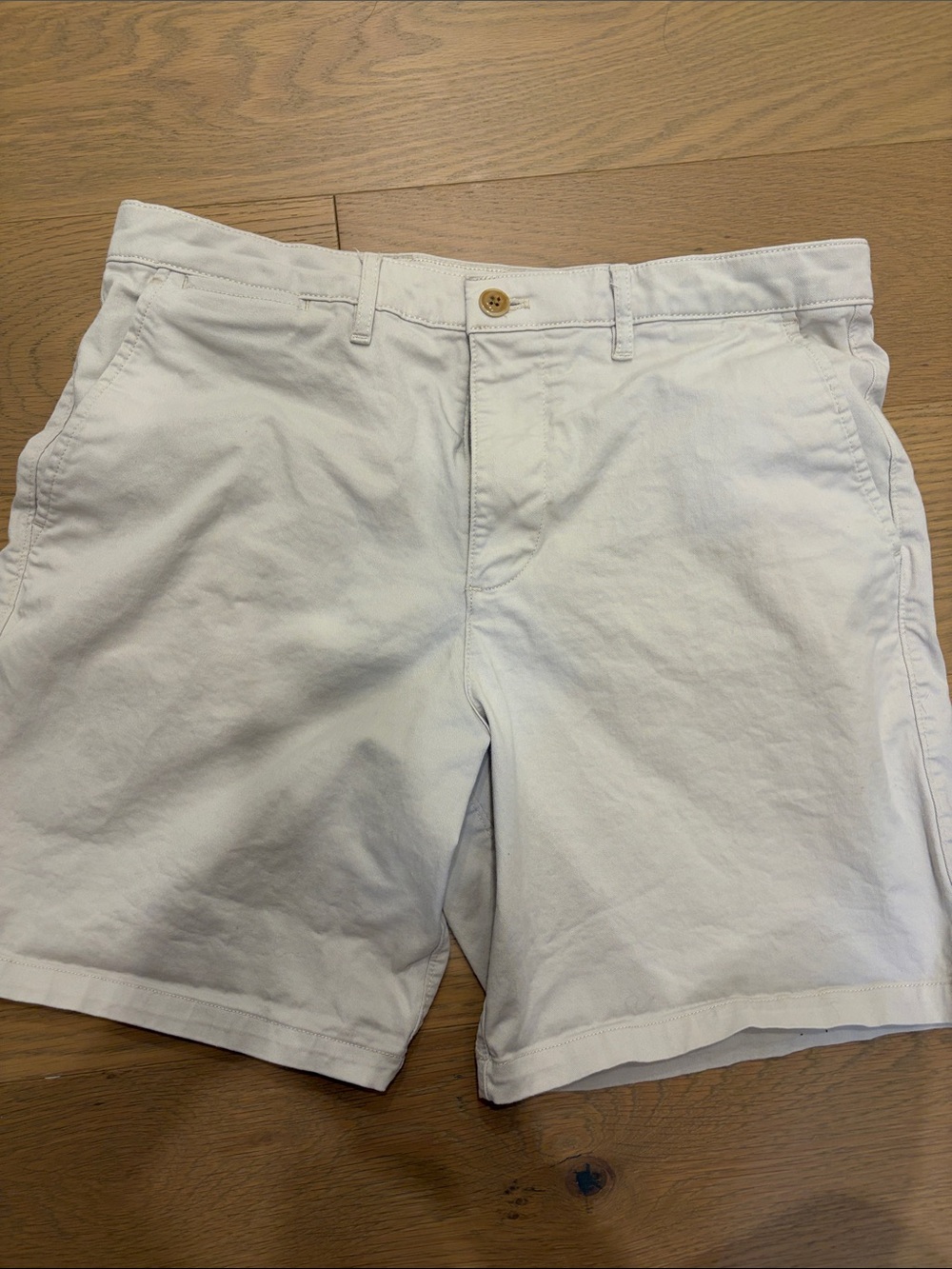 Gap Men’s khaki shorts 8 inch